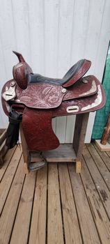Westernsadel okänt märke 15"  Sqhb 86 gr i vinkel, 66 cm lång
