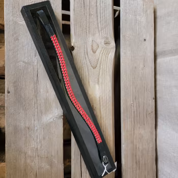 Pannband i svart med röda stenar stl ponny (stort 38 cm)från Classic