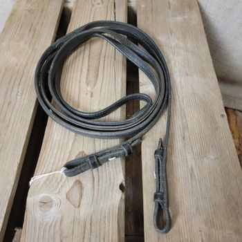 Lädertyglar i svart med silverspännen