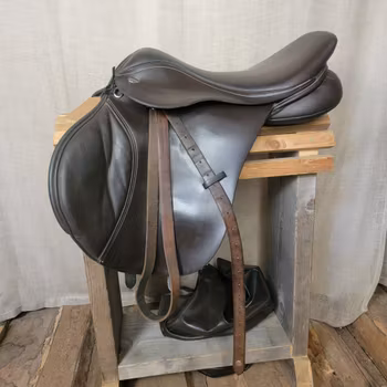 Thorowgood Hoppsadel i syntet 17" grönt koppjärn, inklusive stigläder och sadelskydd