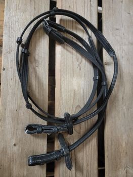 Vävribbstyglar svarta stl full med silverspännen och rundsydda delar