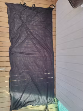 Nättäcke med hals 90*84" i svart