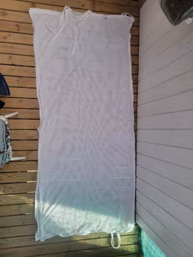 Nättäcke med hals 90* 84" i vitt