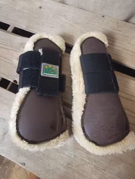 Benskydd stl ponny i brunt från USG