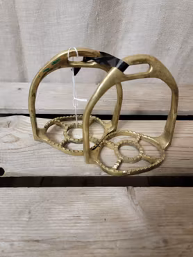 Akademiska stigbyglar i mässing fotbredd 11,5 cm