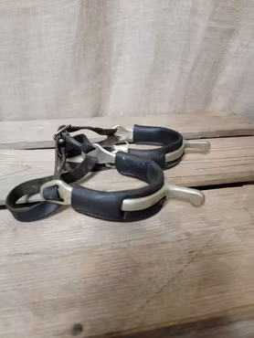 Sporrar herr från Sprenger Balkenhol med remmar och Sporrskydd i läder