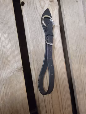 Sadelgjordsfäste till brösta eller martingal från Globus