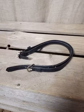 Sporremmar i svart konstläder