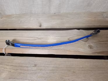 Pannband stl cob i svart med handgjort vackert tennbroderi i rött och silver på blått läder