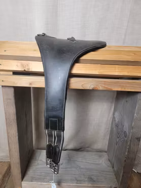 Lädergjord med platta 120 cm i svart från Riders Company