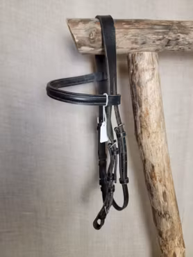 Träns stl Shetland i svart med silverspännen