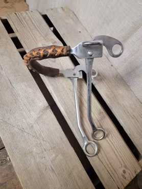 Hackamore med långa skänklar utan curb