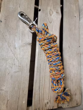 Grimskaft i orange och blått