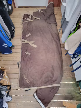 Vintertäcke med fast hals ca 300-400 gr 155 cm från Mark Todd