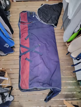 Vintertäcke ca 400gr 165 cm från Horse Power med lös hals