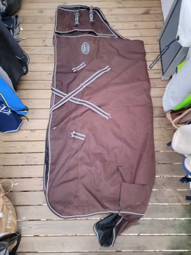 Vintertäcke ca 300 gr 165 cm från Riding House