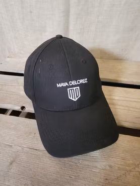 Keps i svart från Maya Delorez
