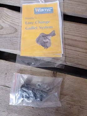 Extraskruvar till Wintec sadel