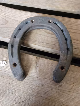 Hästskor 2 st stl 4 från Mustard