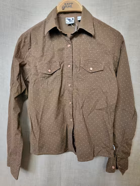 Westernskjorta märkt M men är mer som S i brunt med rosa prickar från Rockies