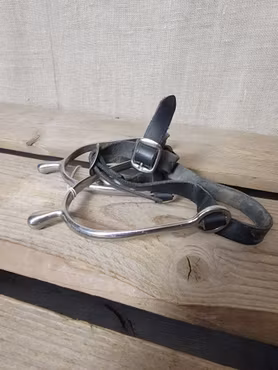 Sporrar dam 22 mm sporre med läderremmar