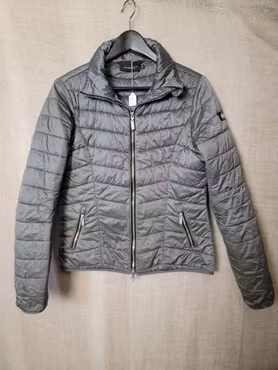 Lättare dunjacka stl M i grått från Equestrian Stockholm