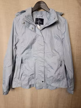 Regnjacka stl M i ljusblått från Mountain Horse