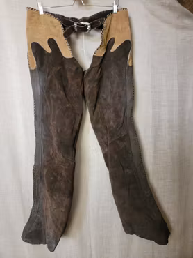 Mockachaps med dropp stl M ? Från C-pro West. Lårvidd 60 cm innerben längd 84 cm