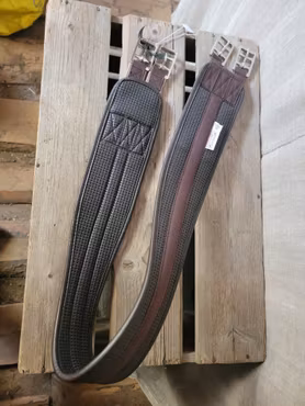 Sympatexgjord 120 cm i brunt med resår på ena sidan från Equi-Guard