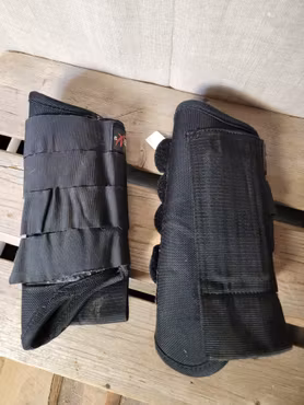 Damasker stl M i svart från Equi-Guard Expert