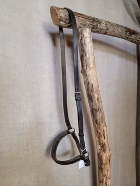 Remontnosdel stl full i brunt med silverspännen