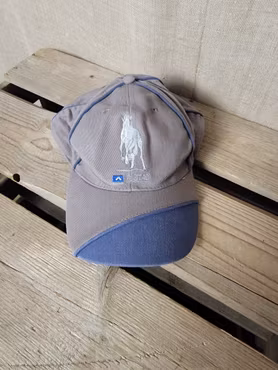 Keps i grått och blått från Mustard
