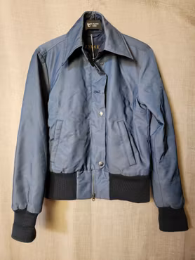 Jacka lättare fodrad stl M i jeansblått från Kyra K