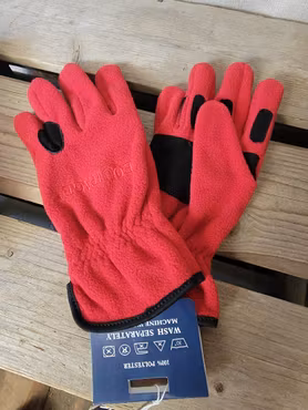 Fleecevantar stl M i rött från Equipage. Nya