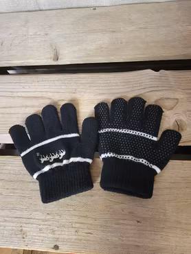 Fingervantar mindre barn i svart och vitt från Equipage. Nya