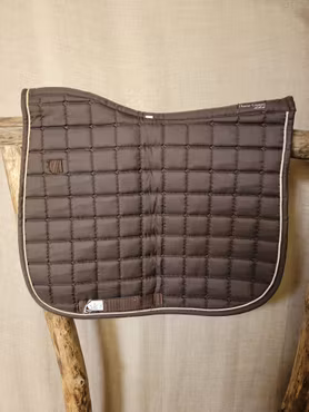 Dressyrschabrak stl ponny i brunt med beige kant från Horse Guard