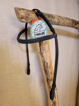 Islandsträns i svart med silverspännen från Tindur Treadstone. Nytt