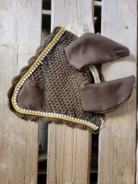 Huva stl full i mörkbrunt med guld och pärlkant från Couture Hippique