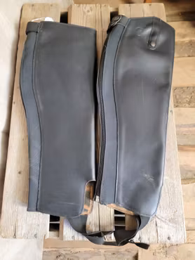 Shortchaps i svart skinn stl XL från CRW