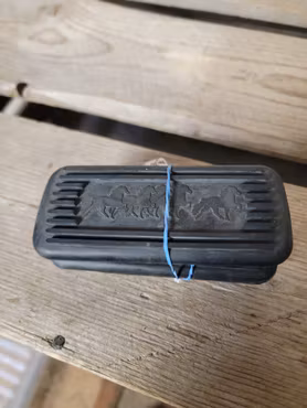 Stigbygelplattor svarta 11 cm från Karlslund. Nya