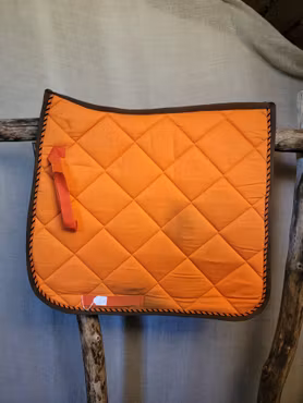 Dressyrschabrak stl full i orange med brun kant