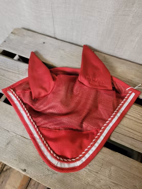 Huva stl full i rött med vit kant från Catago