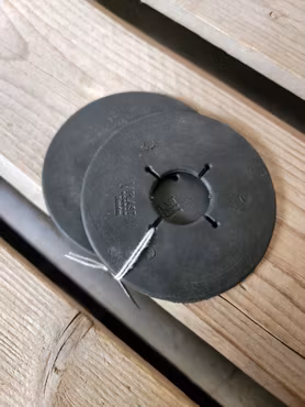 Bettskivor svarta 9,5 cm från V Plast