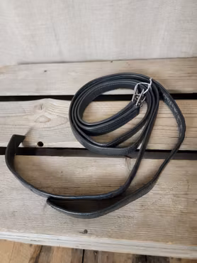 Stigläder svarta 135 cm med nylonkärna