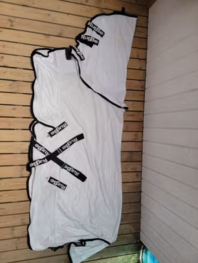 Flugtäcke 145 cm RugBe från Covalliero