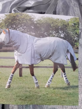 Flugtäcke stl 6,6 från Premier Equine. Nytt
