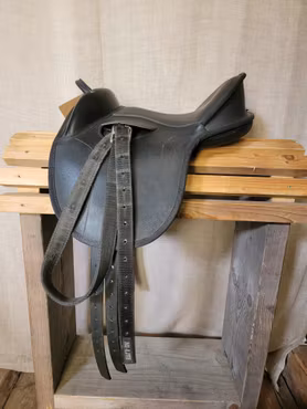 Ponnyputa 14 " wide från Wintec med flyttbara putor inklusive stigläder