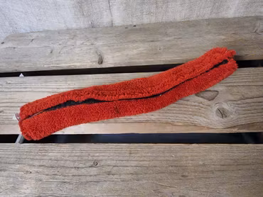 Ludd i rött med kardborreöppning 30*5 cm