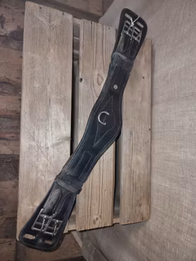 Lädergjord 65 cm i svart med resår på båda sidorna från Claridge House