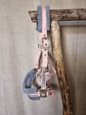 Grimma stl cob i rosa från Horse Unique